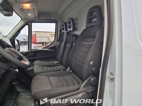 イヴェコ・デイリー 35C21 クローズド・ボックス・バン