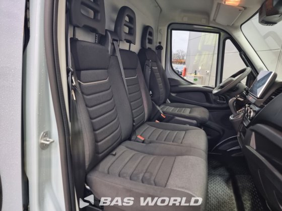 イヴェコ・デイリー 35C21 クローズド・ボックス・バン