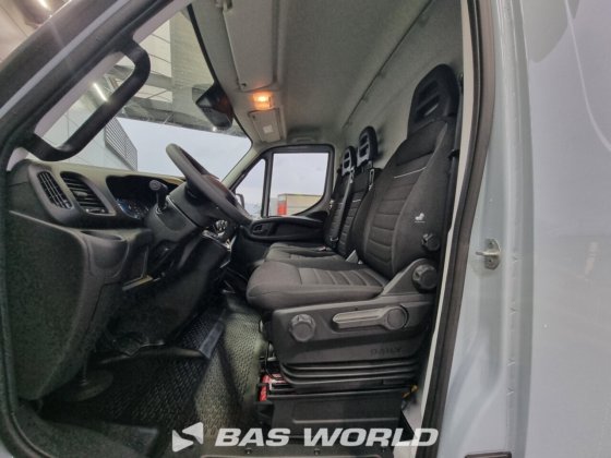 イヴェコ・デイリー 35C21 クローズド・ボックス・バン