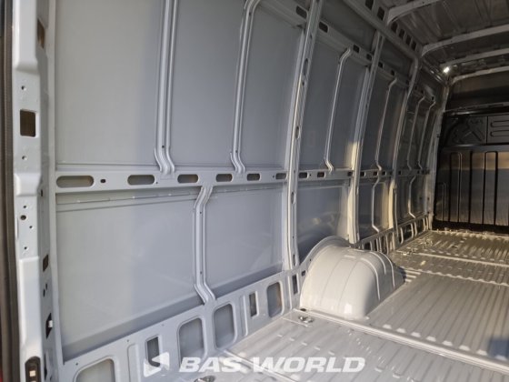 イヴェコ・デイリー 35C21 クローズド・ボックス・バン