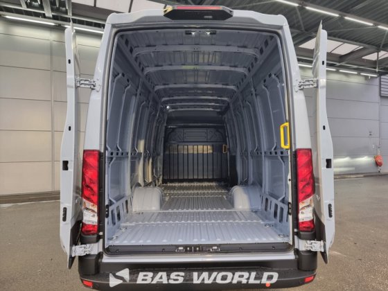 イヴェコ・デイリー 35C21 クローズド・ボックス・バン