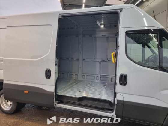 イヴェコ・デイリー 35C21 クローズド・ボックス・バン