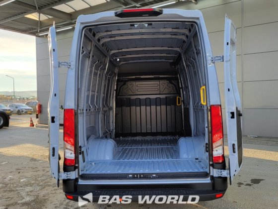 イヴェコ・デイリー 35C21 クローズド・ボックス・バン