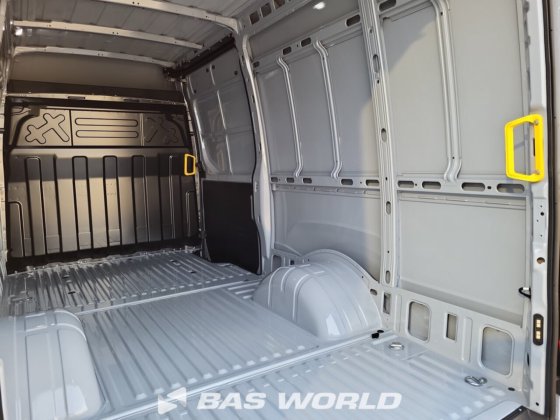 イヴェコ・デイリー 35C21 クローズド・ボックス・バン