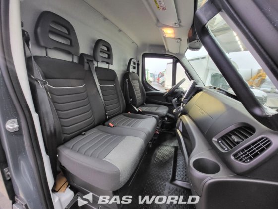 イヴェコ・デイリー 35C21 クローズド・ボックス・バン