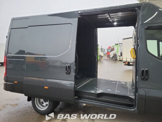 イヴェコ・デイリー 35C21 クローズド・ボックス・バン