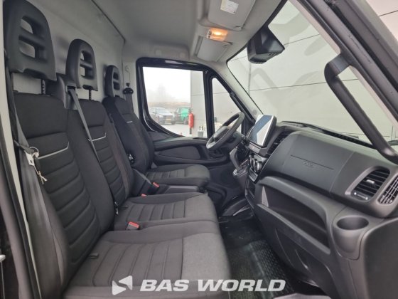 イヴェコ・デイリー 35C21 クローズド・ボックス・バン