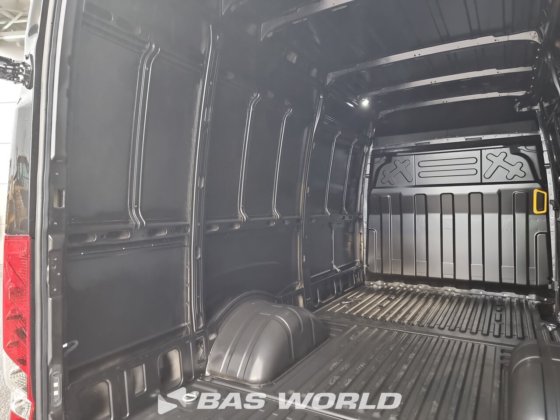 イヴェコ・デイリー 35C21 クローズド・ボックス・バン