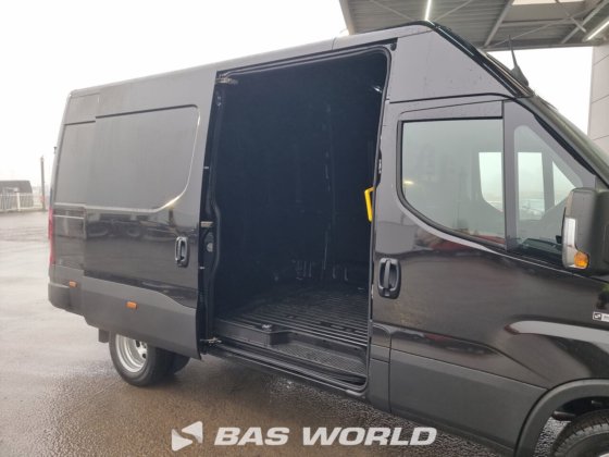 イヴェコ・デイリー 35C21 クローズド・ボックス・バン