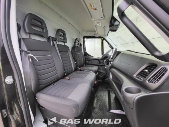 イヴェコ・デイリー 35C21 クローズド・ボックス・バン