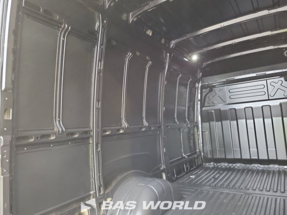 イヴェコ・デイリー 35C21 クローズド・ボックス・バン