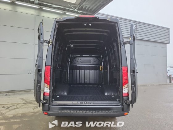 イヴェコ・デイリー 35C21 クローズド・ボックス・バン