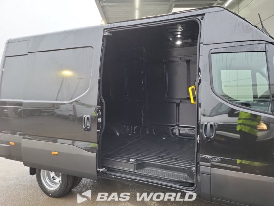 イヴェコ・デイリー 35C21 クローズド・ボックス・バン