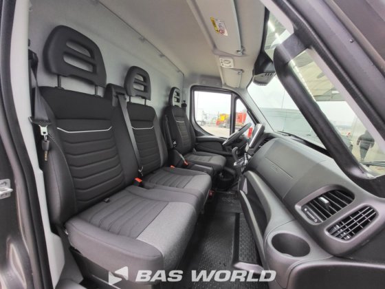 イヴェコ・デイリー 35C21 クローズド・ボックス・バン