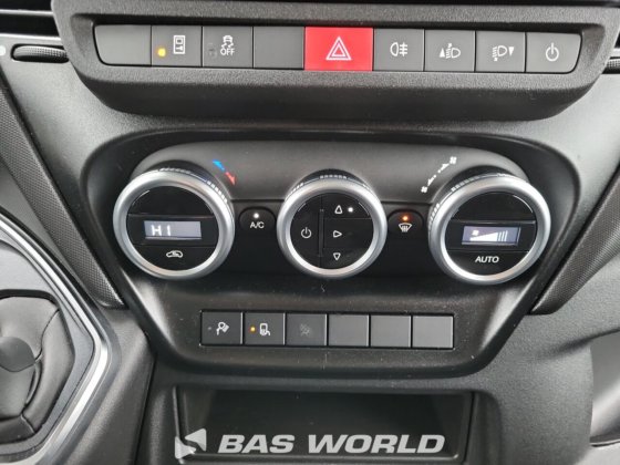 イヴェコ・デイリー 35C21 クローズド・ボックス・バン