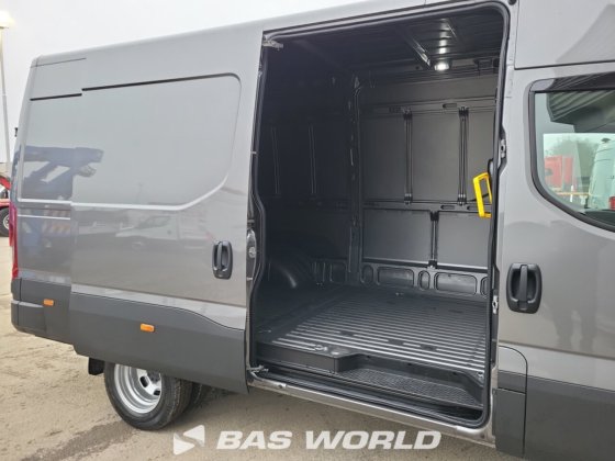 イヴェコ・デイリー 35C21 クローズド・ボックス・バン
