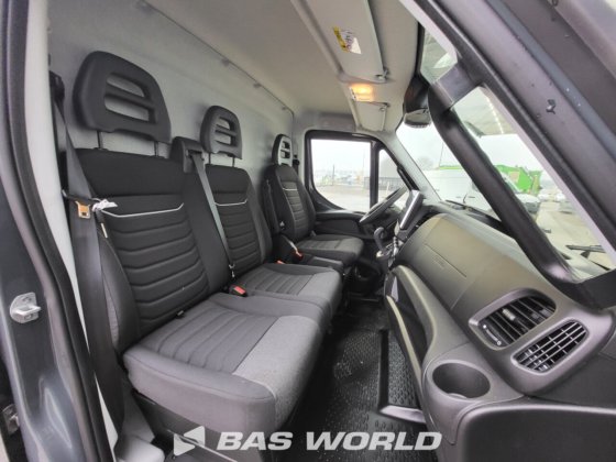 イヴェコ・デイリー 35C21 クローズド・ボックス・バン