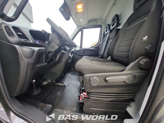 イヴェコ・デイリー 35C21 クローズド・ボックス・バン