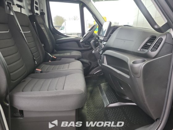 イヴェコ・デイリー 35C21 クローズド・ボックス・バン