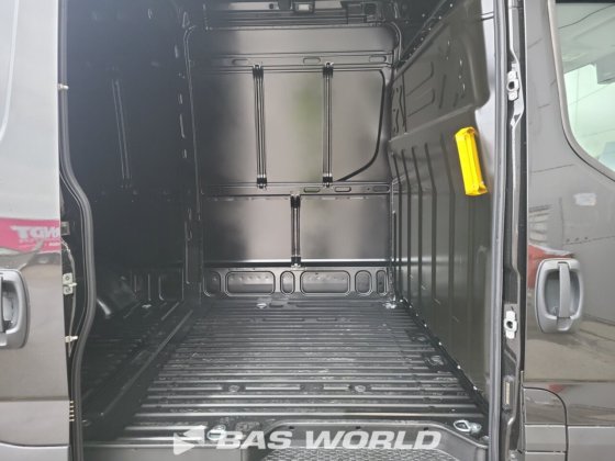 イヴェコ・デイリー 35C21 クローズド・ボックス・バン