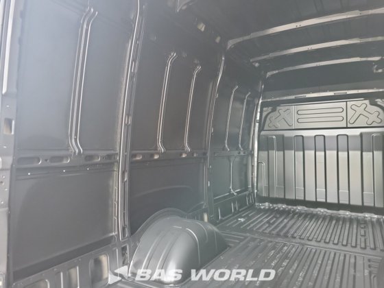 イヴェコ・デイリー 35C21 クローズド・ボックス・バン