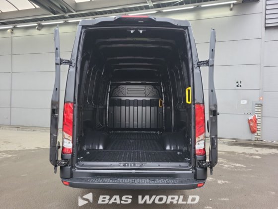 イヴェコ・デイリー 35C21 クローズド・ボックス・バン