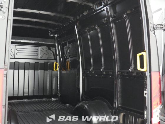 イヴェコ・デイリー 35C21 クローズド・ボックス・バン