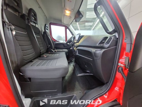 イヴェコ・デイリー 35C21 クローズド・ボックス・バン