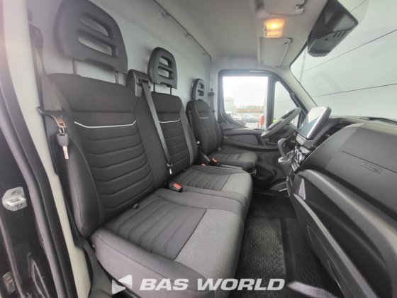 イヴェコ・デイリー 35C21 クローズド・ボックス・バン