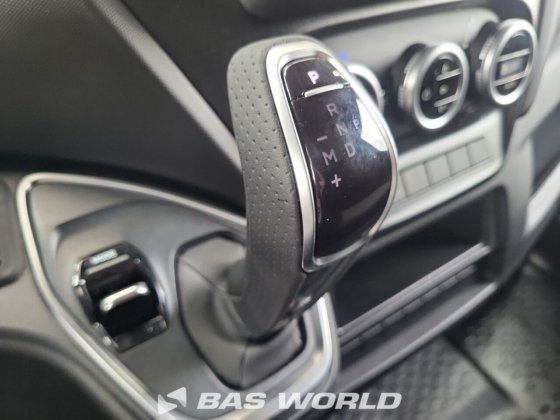 イヴェコ・デイリー 35C21 クローズド・ボックス・バン