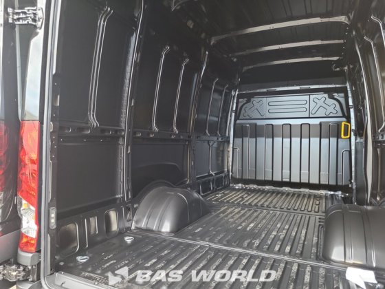 イヴェコ・デイリー 35C21 クローズド・ボックス・バン