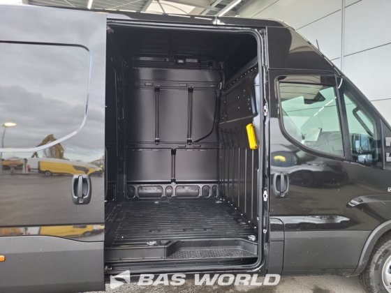 イヴェコ・デイリー 35C21 クローズド・ボックス・バン