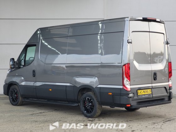 イヴェコ・デイリー 35S21 クローズド・ボックス・バン