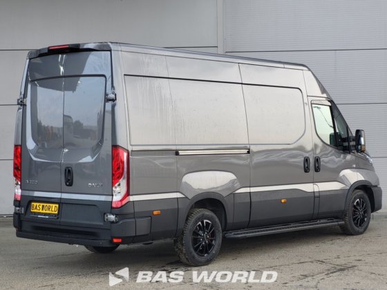 イヴェコ・デイリー 35S21 クローズド・ボックス・バン