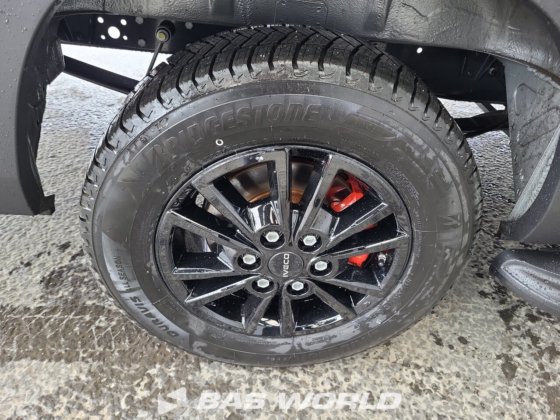 イヴェコ・デイリー 35S21 クローズド・ボックス・バン