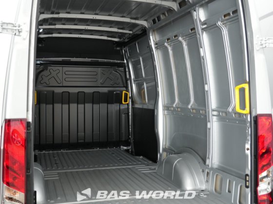 イヴェコ・デイリー 35S21 クローズド・ボックス・バン