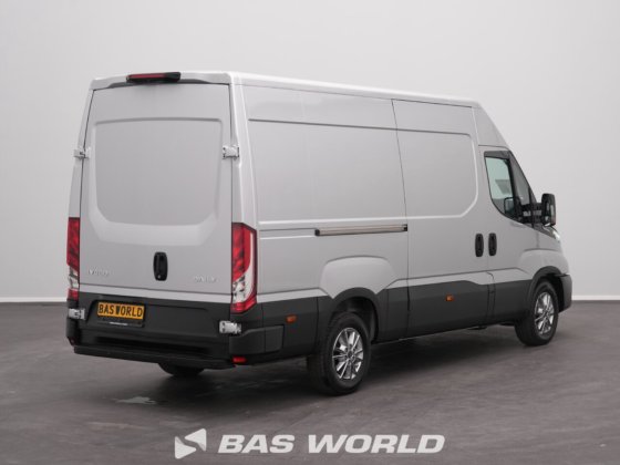 イヴェコ・デイリー 35S21 クローズド・ボックス・バン