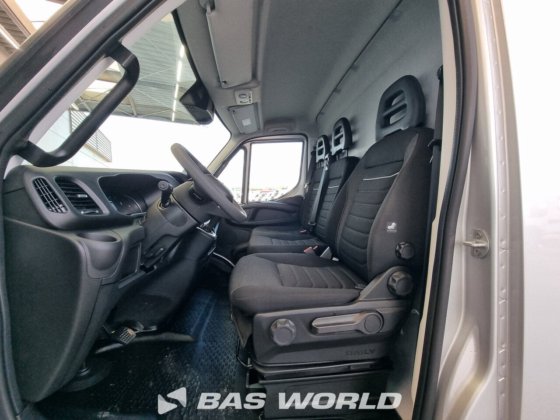 イヴェコ・デイリー 35S21 クローズド・ボックス・バン