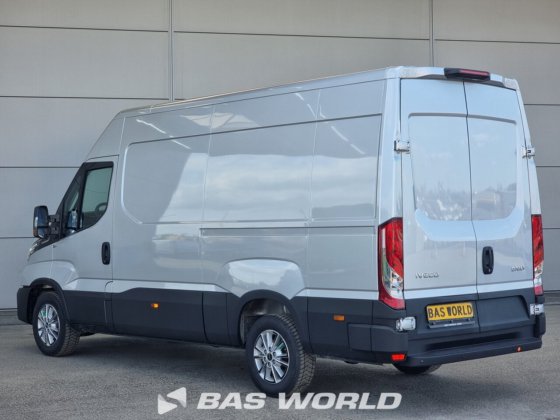 イヴェコ・デイリー 35S21 クローズド・ボックス・バン