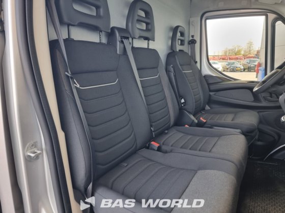 イヴェコ・デイリー 35S21 クローズド・ボックス・バン