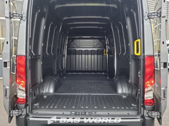 イヴェコ・デイリー 35S21 クローズド・ボックス・バン