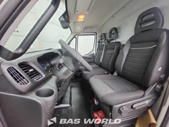 イヴェコ・デイリー 35C21 クローズド・ボックス・バン