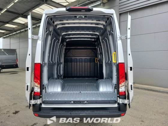 イヴェコ・デイリー 35C21 クローズド・ボックス・バン