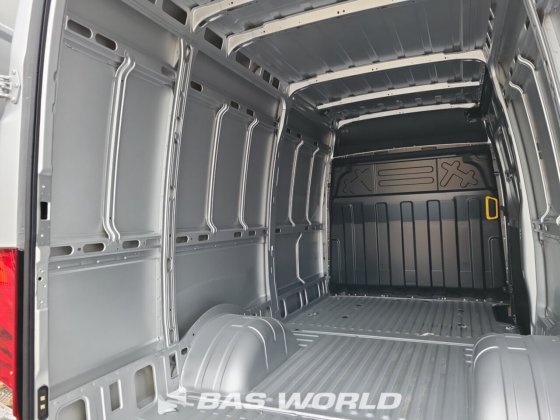 イヴェコ・デイリー 35C21 クローズド・ボックス・バン