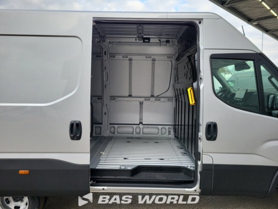 イヴェコ・デイリー 35C21 クローズド・ボックス・バン