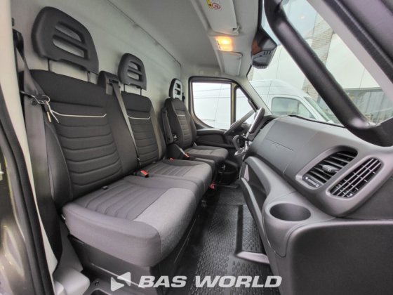 イヴェコ・デイリー 35S21 クローズド・ボックス・バン