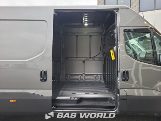 イヴェコ・デイリー 35S21 クローズド・ボックス・バン