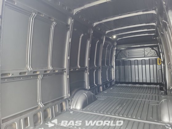 イヴェコ・デイリー 35S21 クローズド・ボックス・バン