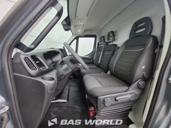 イヴェコ・デイリー 35C21 クローズド・ボックス・バン