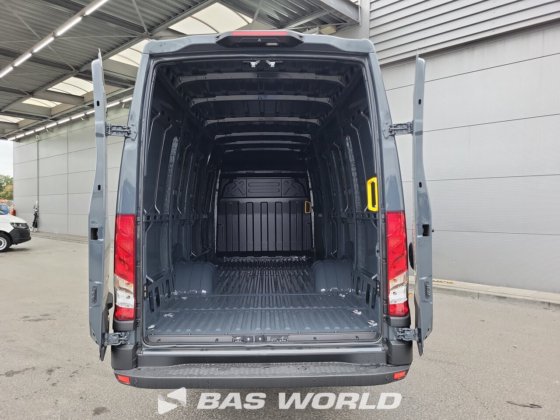 イヴェコ・デイリー 35C21 クローズド・ボックス・バン